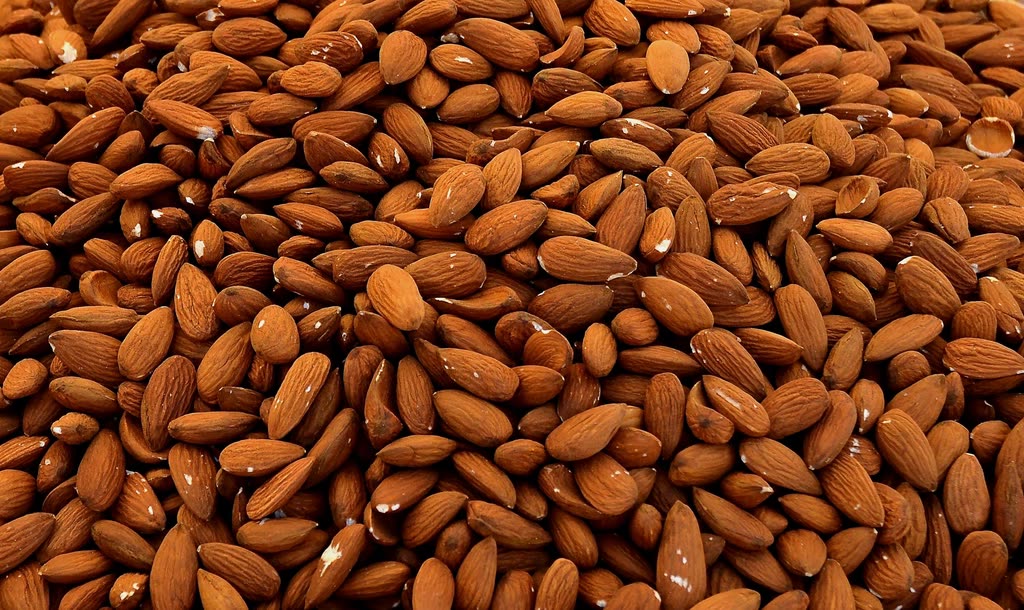 Almendras peladas enteras